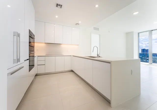 5th image of 220 Lake Shore Dr #1011, Lake Park, FL 33403 | MLS# R11162548