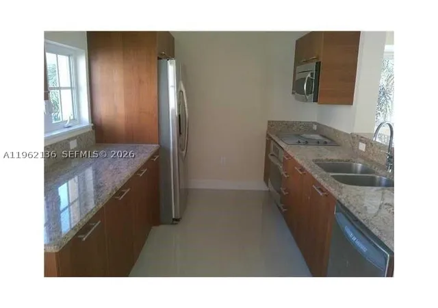 Photo 4 of Townhouse for sale at 18402 Ne 27 Ct #124, Aventura, FL 33160 | MLS# A11962136 | Listing updated on 2026-07-27