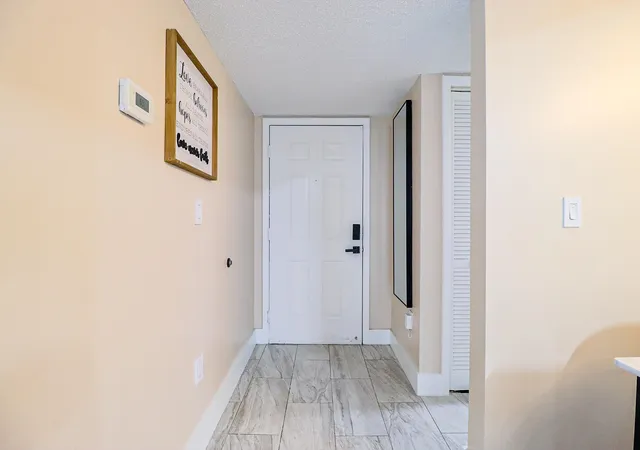 5th image of 450 Palm Cir, Pembroke Pines, FL 33025
