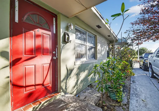 1st image of 721 N F St, Lake Worth Beach, FL 33460
