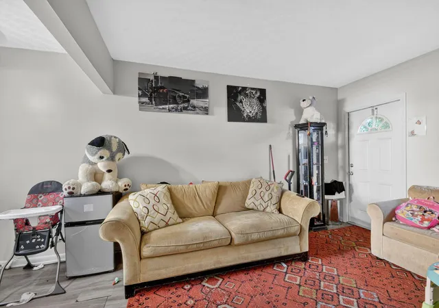 2nd image of 721 N F St, Lake Worth Beach, FL 33460