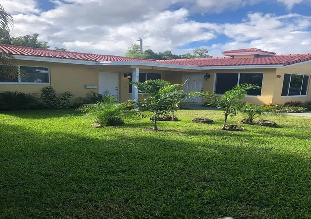2nd image of 2210 Ne 36th St #A&b, Lighthouse Point, FL 33064 | MLS# R11162542