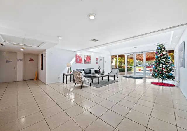 Homes for sale in Weston, FL | 140 Lakeview Dr #103, Weston, FL 33326 | MLS# F10551663