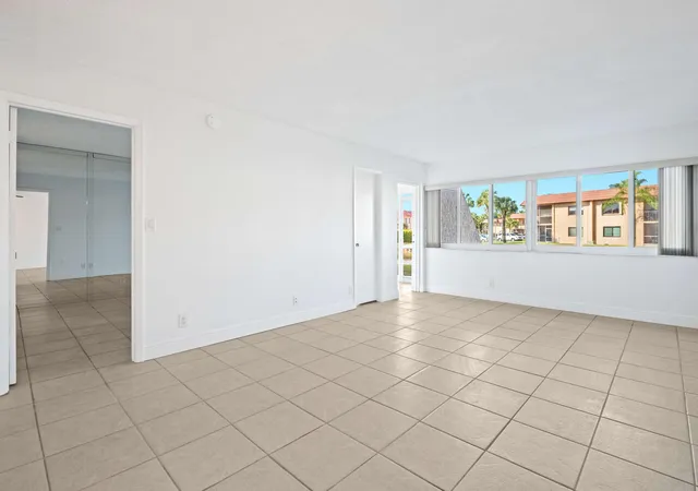 Homes for sale in Weston, FL | 140 Lakeview Dr #103, Weston, FL 33326 | MLS# F10551663