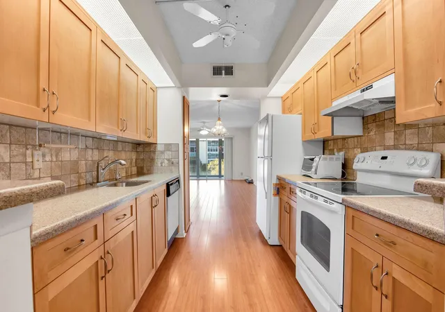 5th image of 1705 Andros Iss #J2, Coconut Creek, FL 33066 | MLS# F10550973