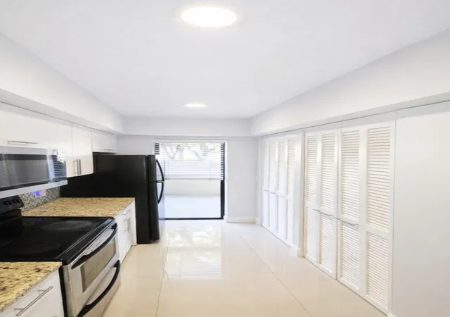 3rd image of 11596 Nw 45Th St #4, Coral Springs, FL 33065 | MLS# R11162950