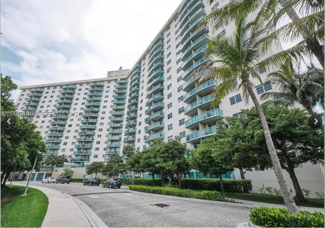 Photo 4 of Condo for sale at 19370 Collins Ave #1414, Sunny Isles Beach, FL 33160 | MLS# A11963999 | Listing updated on 2026-10-05
