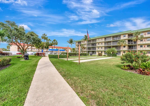 2nd image of 806 Se 7Th St, Deerfield Beach, FL 33441