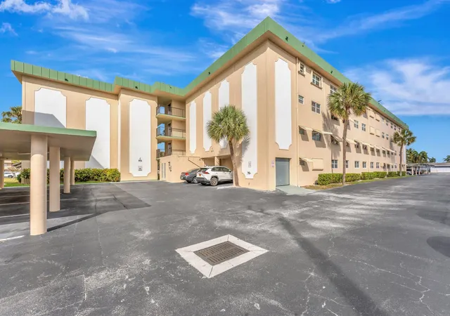 23rd image of 806 Se 7th St #201, Deerfield Beach, FL 33441 | MLS# R11163033