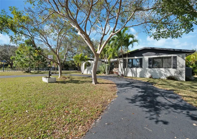Photo 2 of Sale Pending at 8425 Sw 174th St, Palmetto Bay, FL 33157 | MLS# A11963974 | Listing updated on 2026-09-29