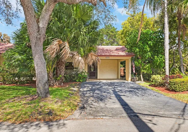 Homes for sale in Weston, FL | 16131 Laurel Dr #33, Weston, FL 33326 | MLS# F10550325