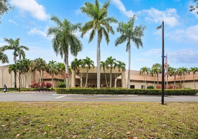 Homes for sale in Weston, FL | 16131 Laurel Drive, Weston, FL 33326 | Houzeo