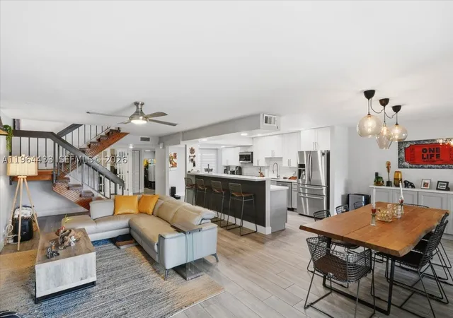 Townhouse for sale at 958 Mockingbird Ln #514, Plantation, FL 33324 | MLS# A11964433