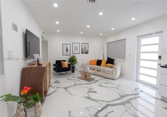 4th image of 2840 Nw 13Th St, Miami, FL 33125 | MLS# A11962134