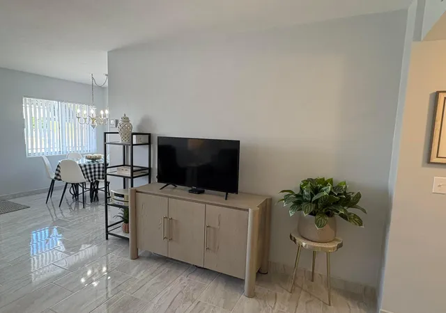 4th image of 3280 Lake Osborne Dr, Lake Worth Beach, FL 33461