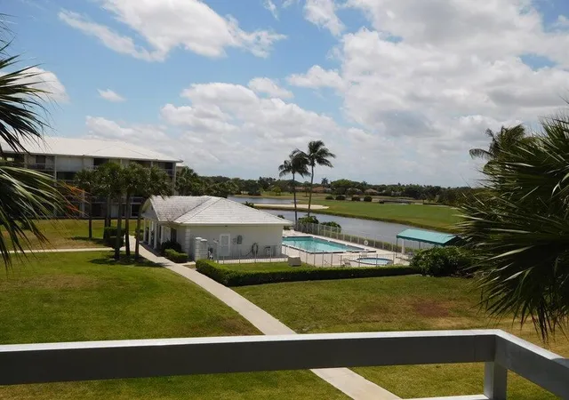 11th image of 2561 Village Blvd #306, West Palm Beach, FL 33409 | MLS# R11163562