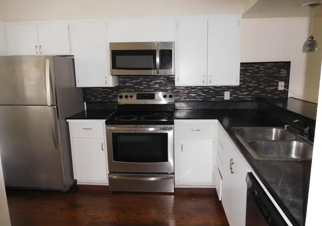 3rd image of 2561 Village Blvd #306, West Palm Beach, FL 33409 | MLS# R11163562
