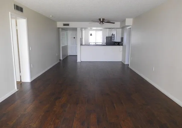 4th image of 2561 Village Blvd #306, West Palm Beach, FL 33409 | MLS# R11163562