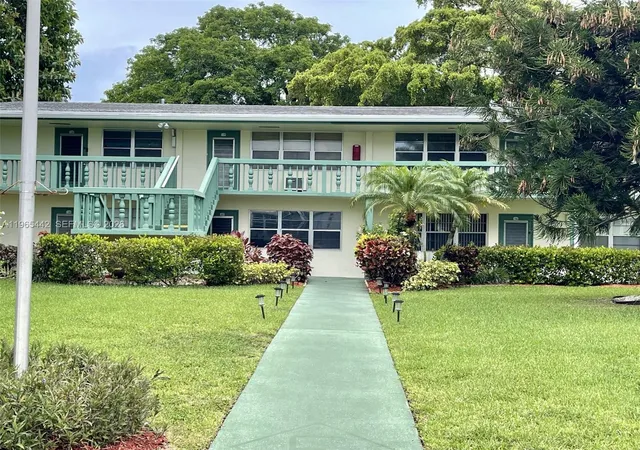 Homes for sale in Deerfield Beach, FL | 118 Upminster  E, Deerfield Beach, FL 33442 | Houzeo