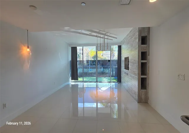 3rd image of 2950 Ne 188Th St #110, Aventura, FL 33180 | MLS# F10552131