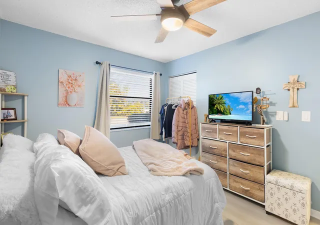 3rd image of 1270 Se Parkview Pl, Stuart, FL 34994