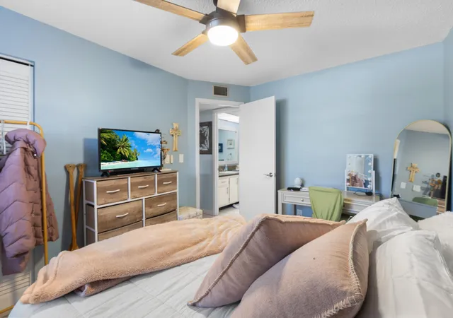 4th image of 1270 Se Parkview Pl, Stuart, FL 34994