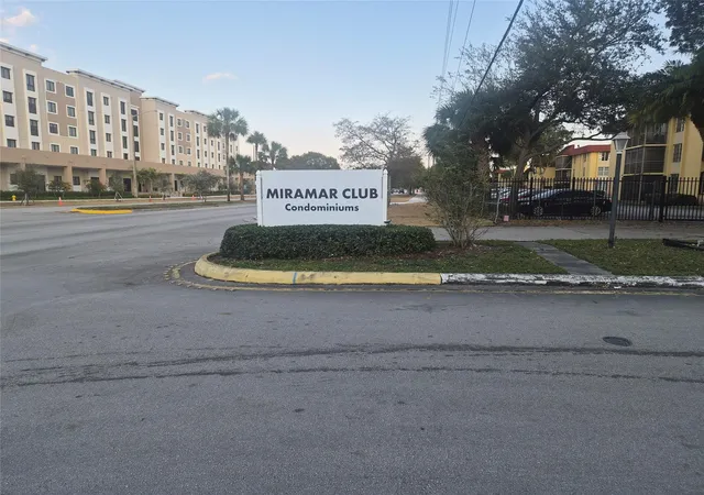 Homes for sale in Miramar, FL | 3252 Foxcroft Rd #113, Miramar, FL 33025 | MLS# F10551658