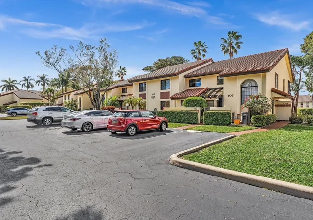 3rd image of 10215 N Cir Lake Dr, Boynton Beach, FL 33437