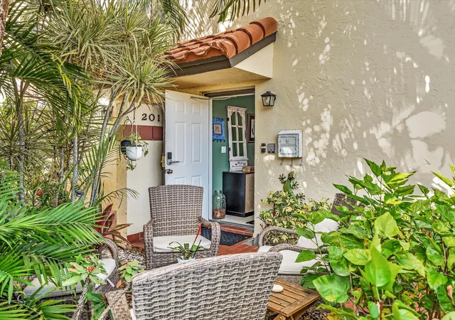4th image of 10215 N Cir Lake Dr, Boynton Beach, FL 33437