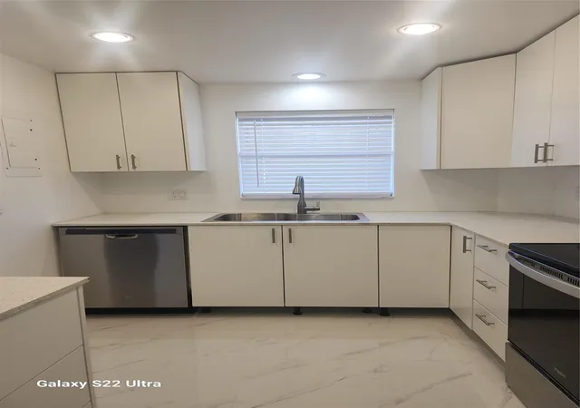 Homes for sale in Deerfield Beach, FL | 700 Se 6Th Ave, Deerfield Beach, FL 33441