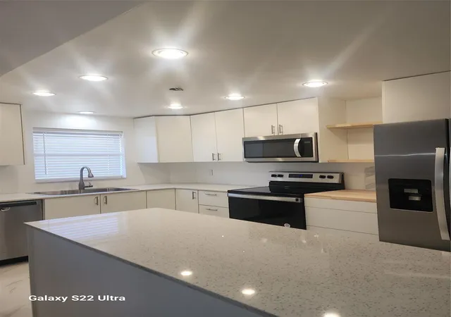 Homes for sale in Deerfield Beach, FL | 700 Se 6Th Ave, Deerfield Beach, FL 33441