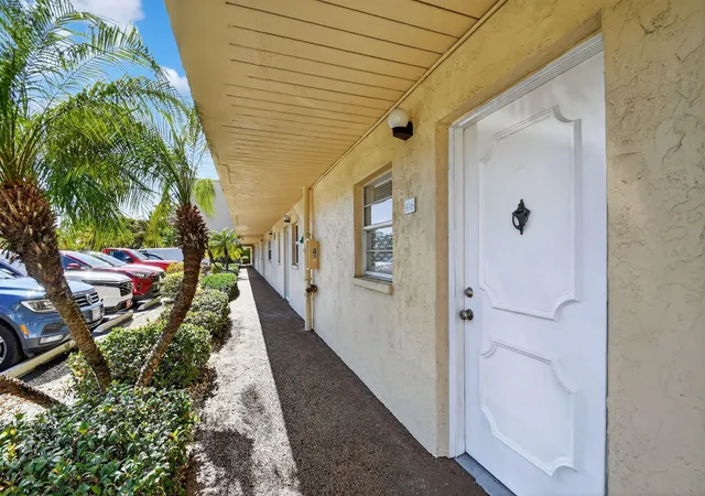 Homes for sale in Boynton Beach, FL | 2615 Ne 3Rd Ct #1060, Boynton Beach, FL 33435 | MLS# R11163934
