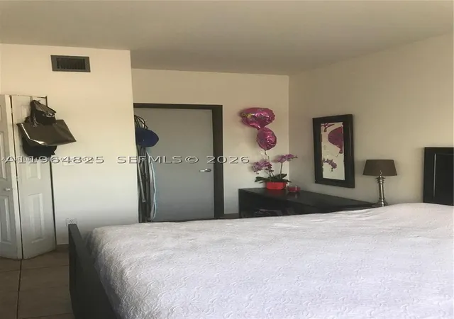 Listing Photo 4 - Condo for sale in building located at 1960 Marseille Dr, North Bay Village, FL 33141 - Unit #305