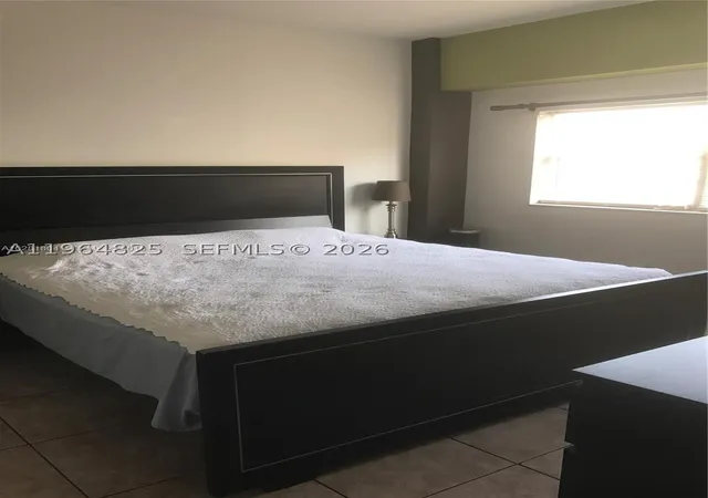 Listing Photo 5 - Condo for sale in building located at 1960 Marseille Dr, North Bay Village, FL 33141 - Unit #305