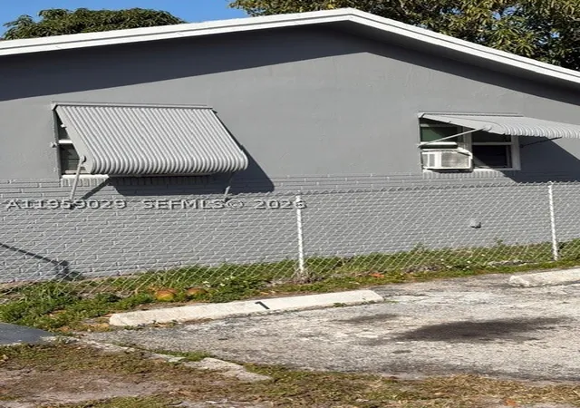Photo 3 of Multi family home for sale at 1913 Sw Gardenia Rd, Plantation, FL 33317 | MLS# A11959029 | Listing updated on 2026-05-13