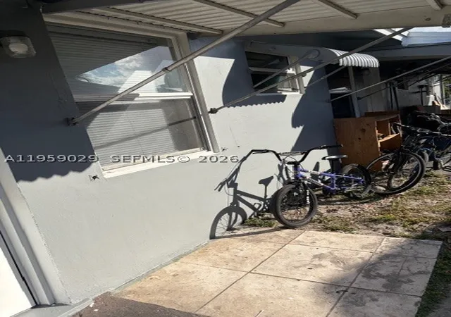 Photo 4 of House for sale at 1913 Sw Gardenia Rd, Plantation, FL 33317 | MLS# A11959029 | Listing updated on 2026-05-13