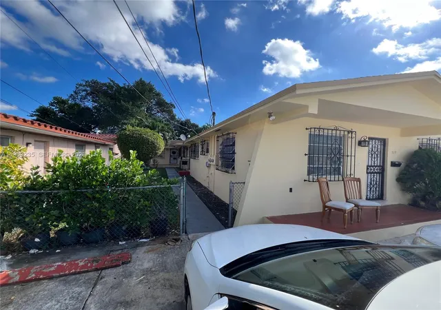 2nd image of 733 Nw 33rd Ave, Miami, FL 33125 | MLS# A11963235
