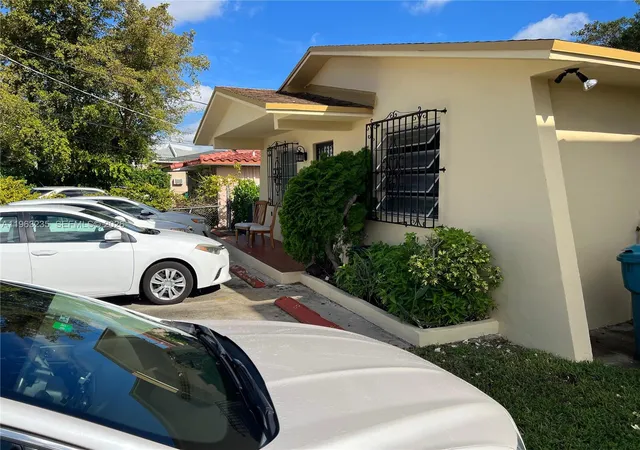 4th image of 733 Nw 33Rd Ave, Miami, FL 33125 | MLS# A11963235