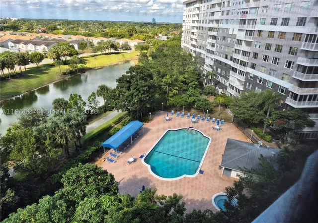 3rd image of 4001 Hillcrest Dr #416, Hollywood, FL 33021 | MLS# A11966278