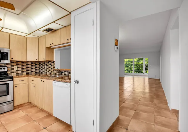 3rd image of 3301 Aruba Wy #K4, Coconut Creek, FL 33066 | MLS# F10552161