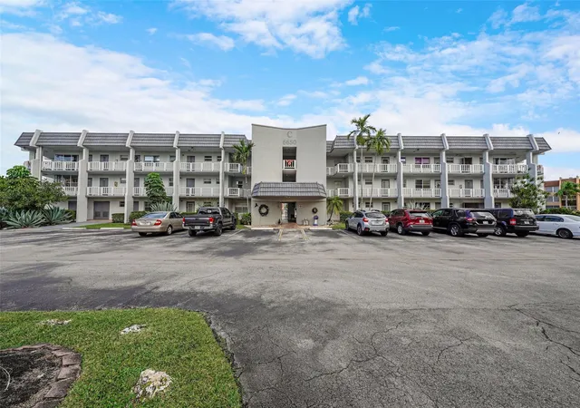 Homes for sale in Pompano Beach, FL | 6650 Royal Palm Boulevard, Pompano Beach, FL 33063 | Houzeo