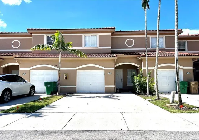 1st image of 7893 N Southwood Cir, Davie, FL 33328 | MLS# F10551486