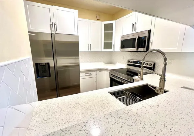 3rd image of 7893 N Southwood Cir, Davie, FL 33328 | MLS# F10551486