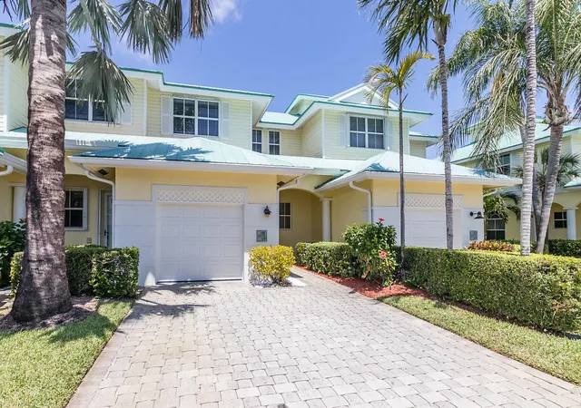 Homes for sale in Hypoluxo, FL | 117 Barefoot Cvs, Hypoluxo, FL 33462 | MLS# R11164193