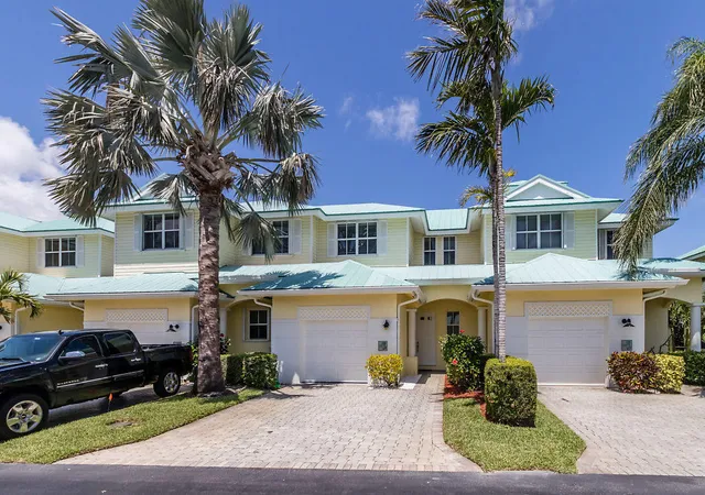 Homes for sale in Hypoluxo, FL | 117 Barefoot Cvs, Hypoluxo, FL 33462 | MLS# R11164193