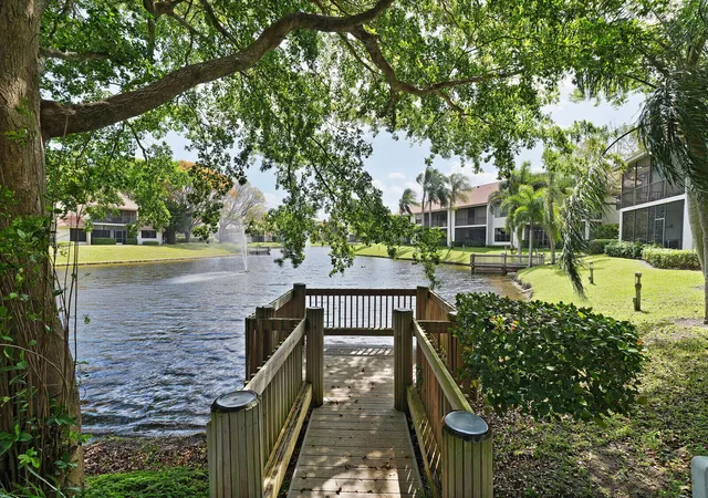 4th image of 5521 Coach House Cir, Boca Raton, FL 33486
