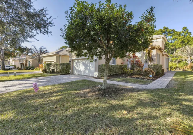 3rd image of 5726 Sterling Lake Dr, Fort Pierce, FL 34951 | MLS# R11164215