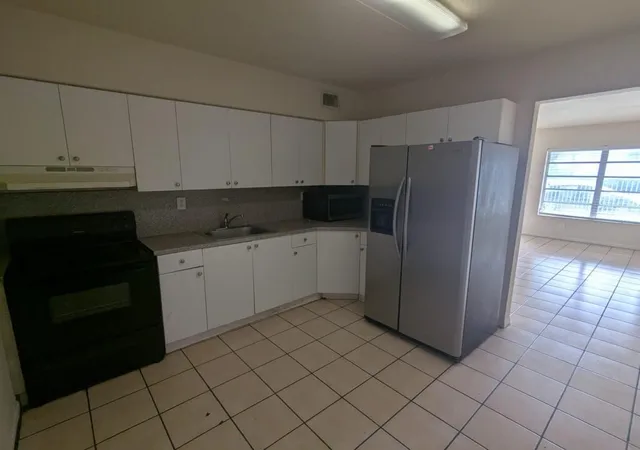 3rd image of 17367 Sw 95Th Ave, Palmetto Bay, FL 33157