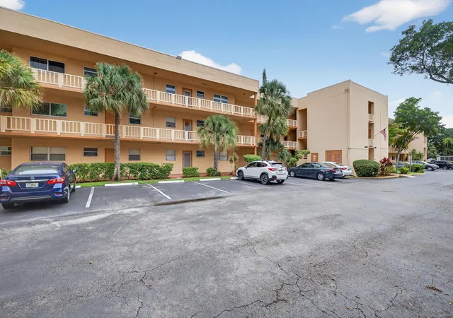 Homes for sale in Tamarac, FL | 8400 Lagos De Campo Blvd #303, Tamarac, FL 33321 | MLS# F10551654