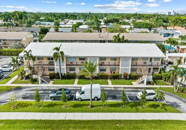 Homes for sale in Fort Lauderdale, FL | 2081 Ne 56th St #101, Fort Lauderdale, FL 33308 | MLS# A11965930